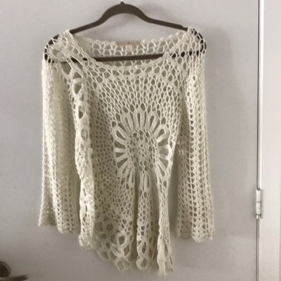 Crocheted off white a symmetrical top